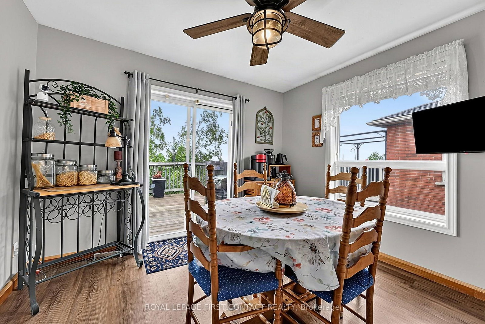 22 Logan Court • Barrie, ON photo 11