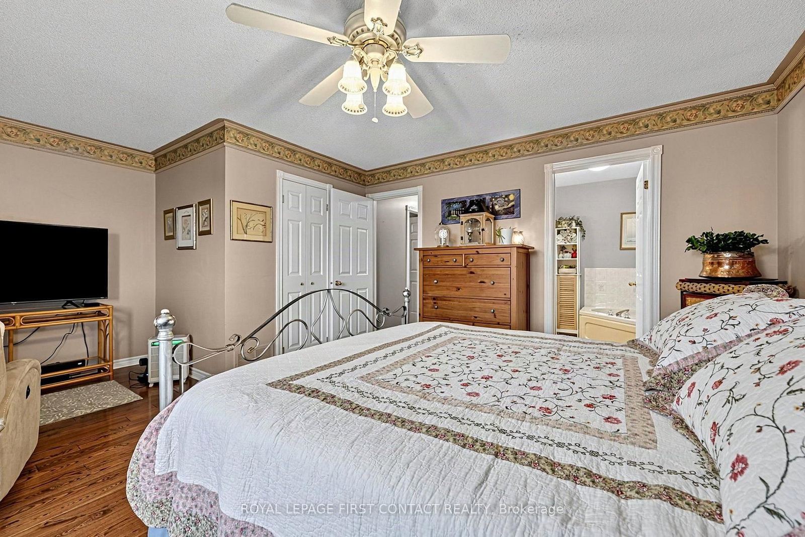 22 Logan Court • Barrie, ON photo 13