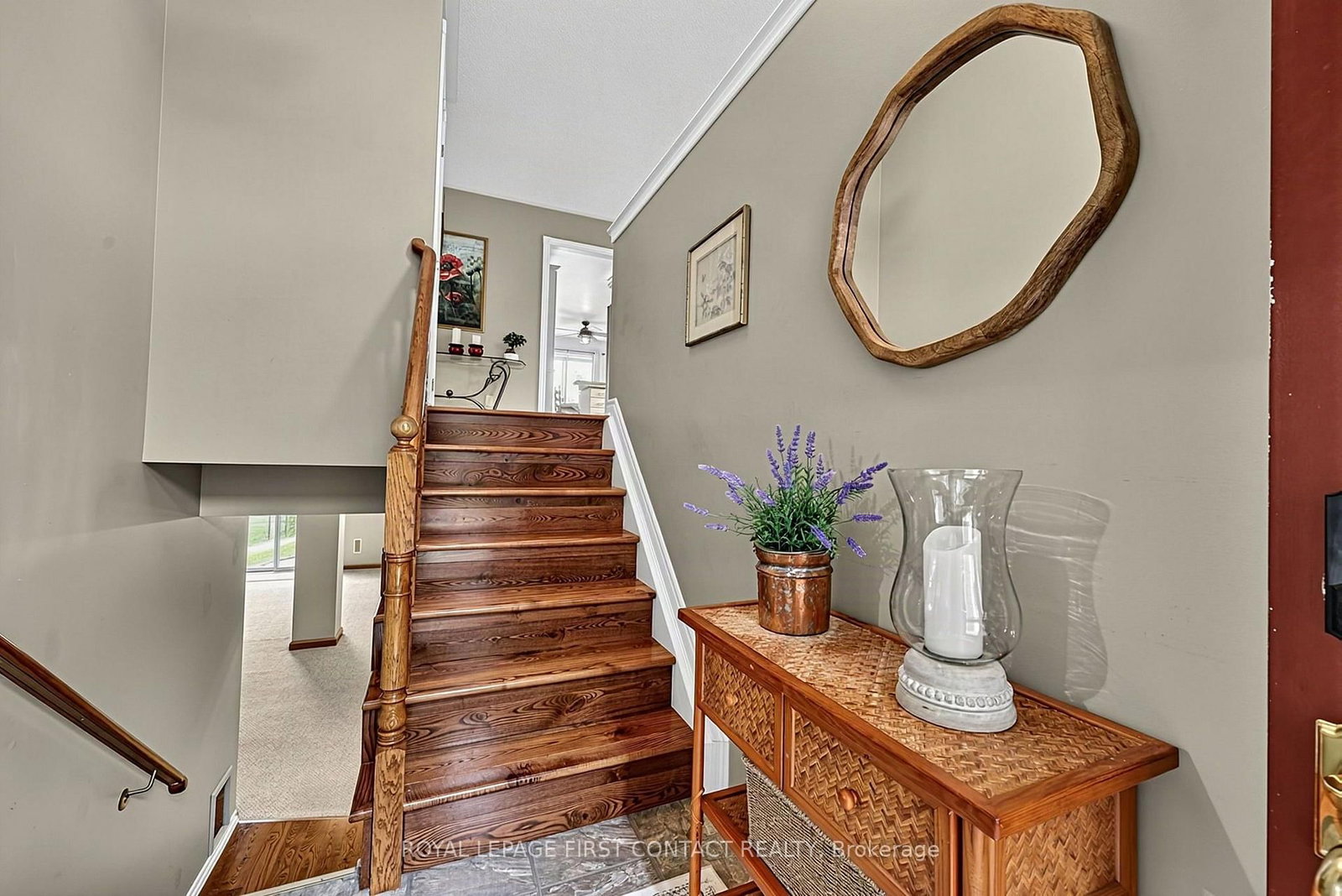 22 Logan Court • Barrie, ON photo 3