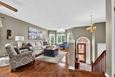 22 Logan Court • Barrie, ON photo 4