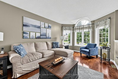 22 Logan Court • Barrie, ON photo 6