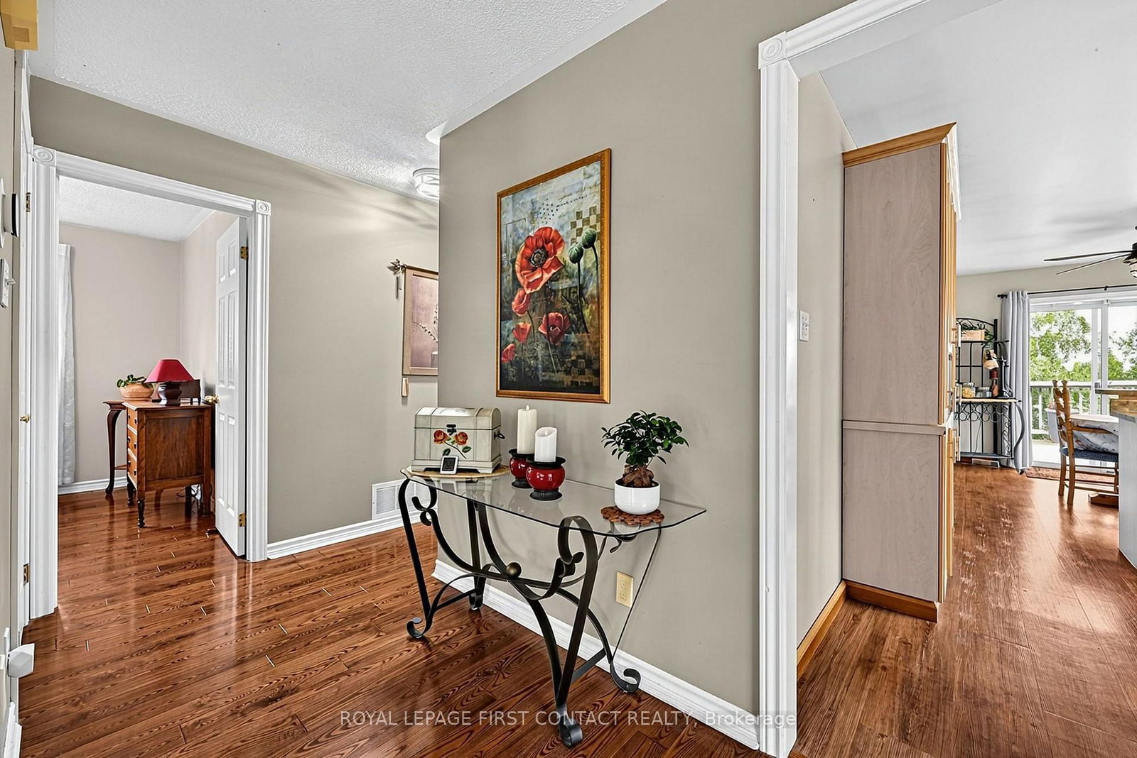 22 Logan Court • Barrie, ON photo 8