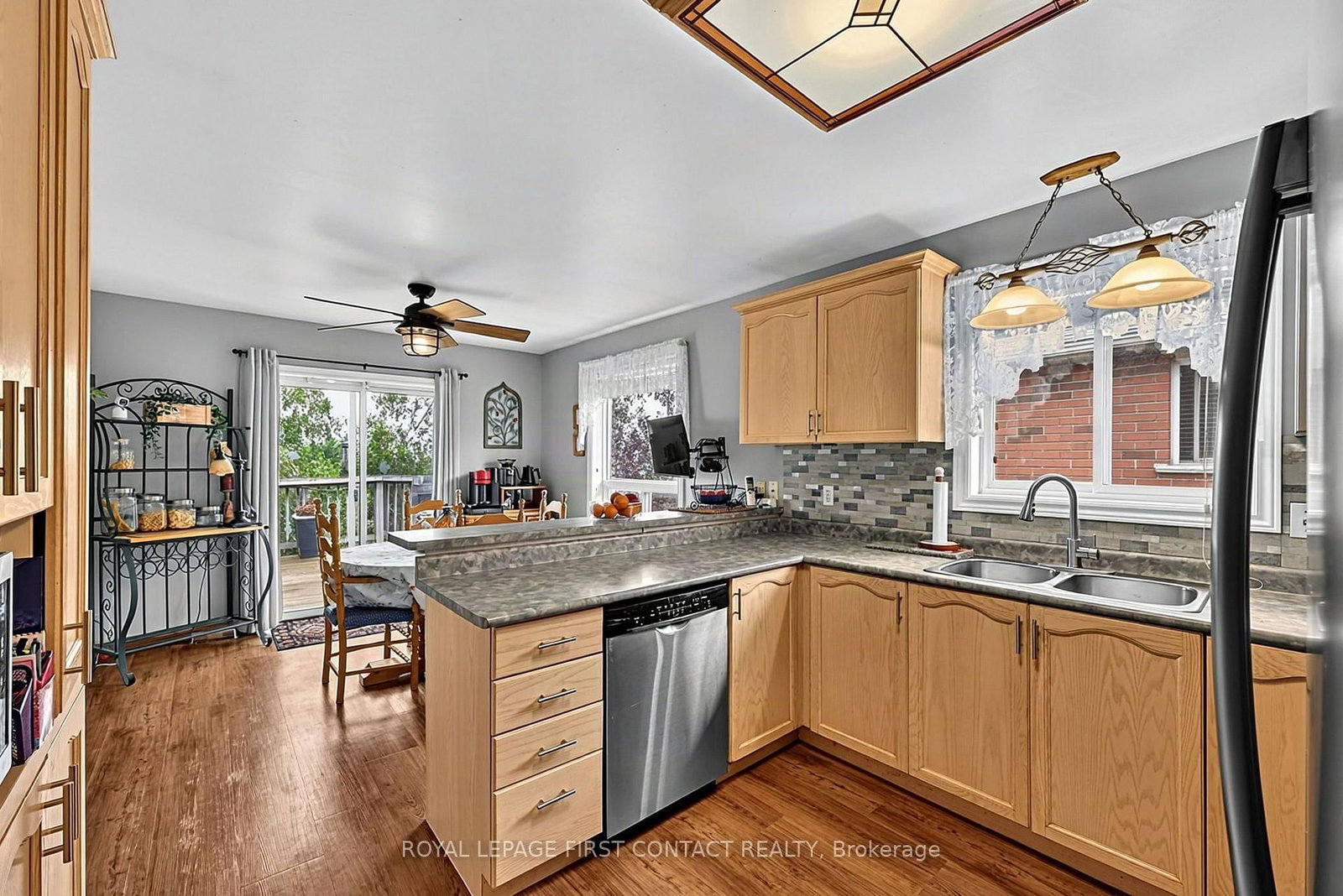 22 Logan Court • Barrie, ON photo 9