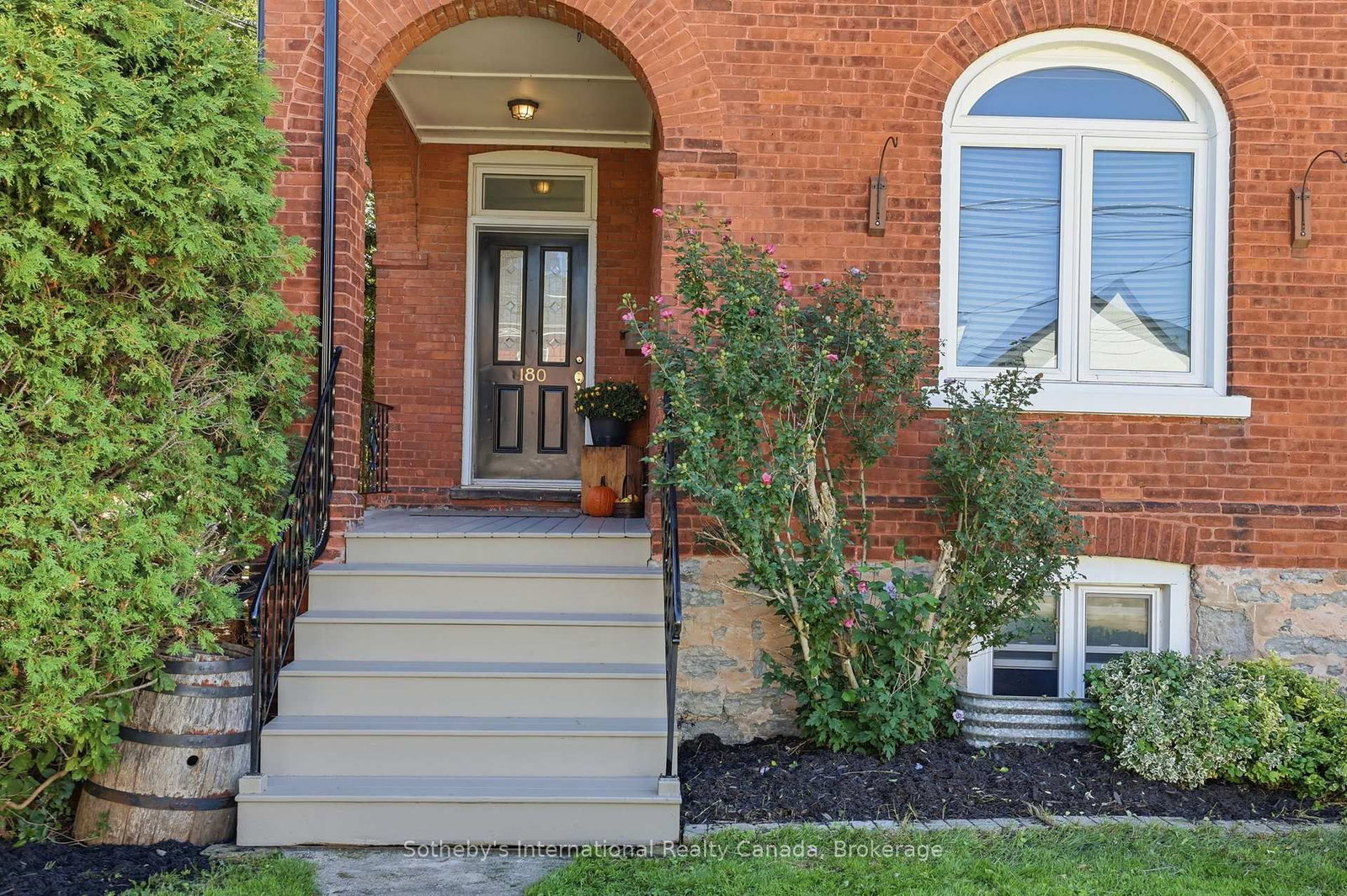 180 Second Street • Collingwood, ON photo 3