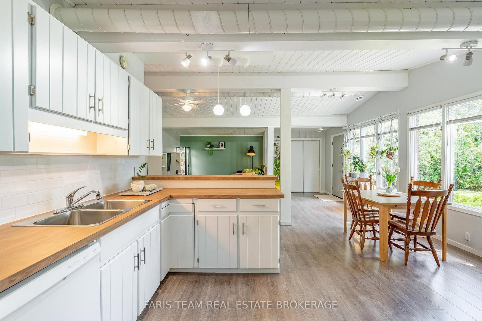 224 Lakeshore Road W • Oro-Medonte, ON photo 4