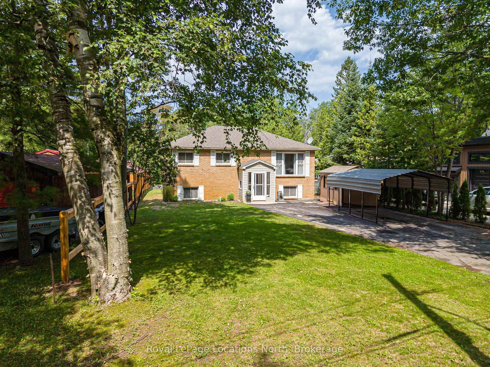 26 Stroud Crescent • Wasaga Beach, ON photo 2