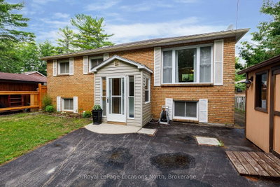26 Stroud Crescent • Wasaga Beach, ON photo 3