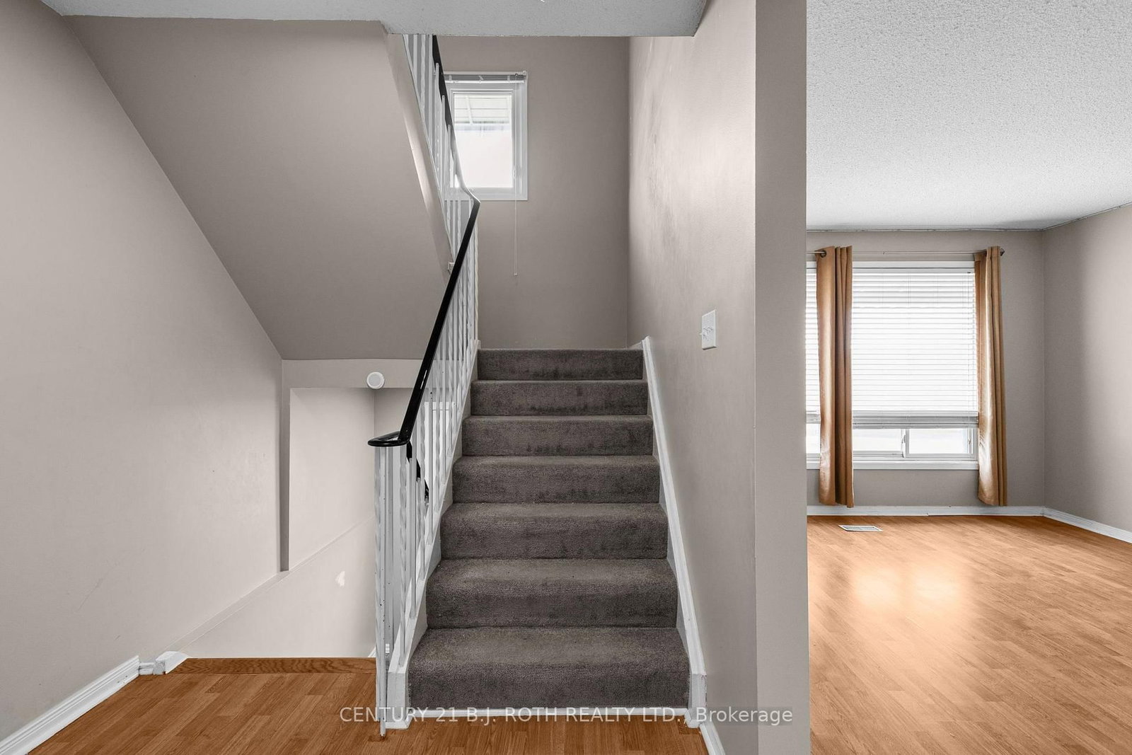 14 Innisfil Street • Barrie, ON photo 12