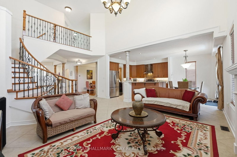 12 Parisian Cres photo 5
