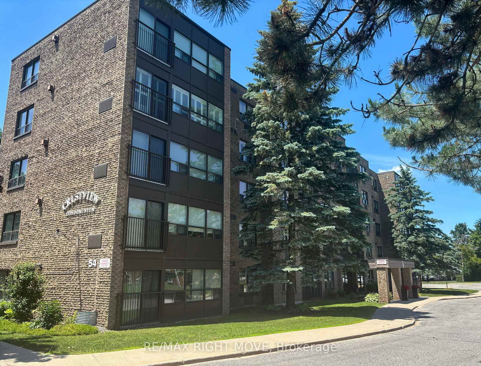 54 Fittons Road W, Unit 202