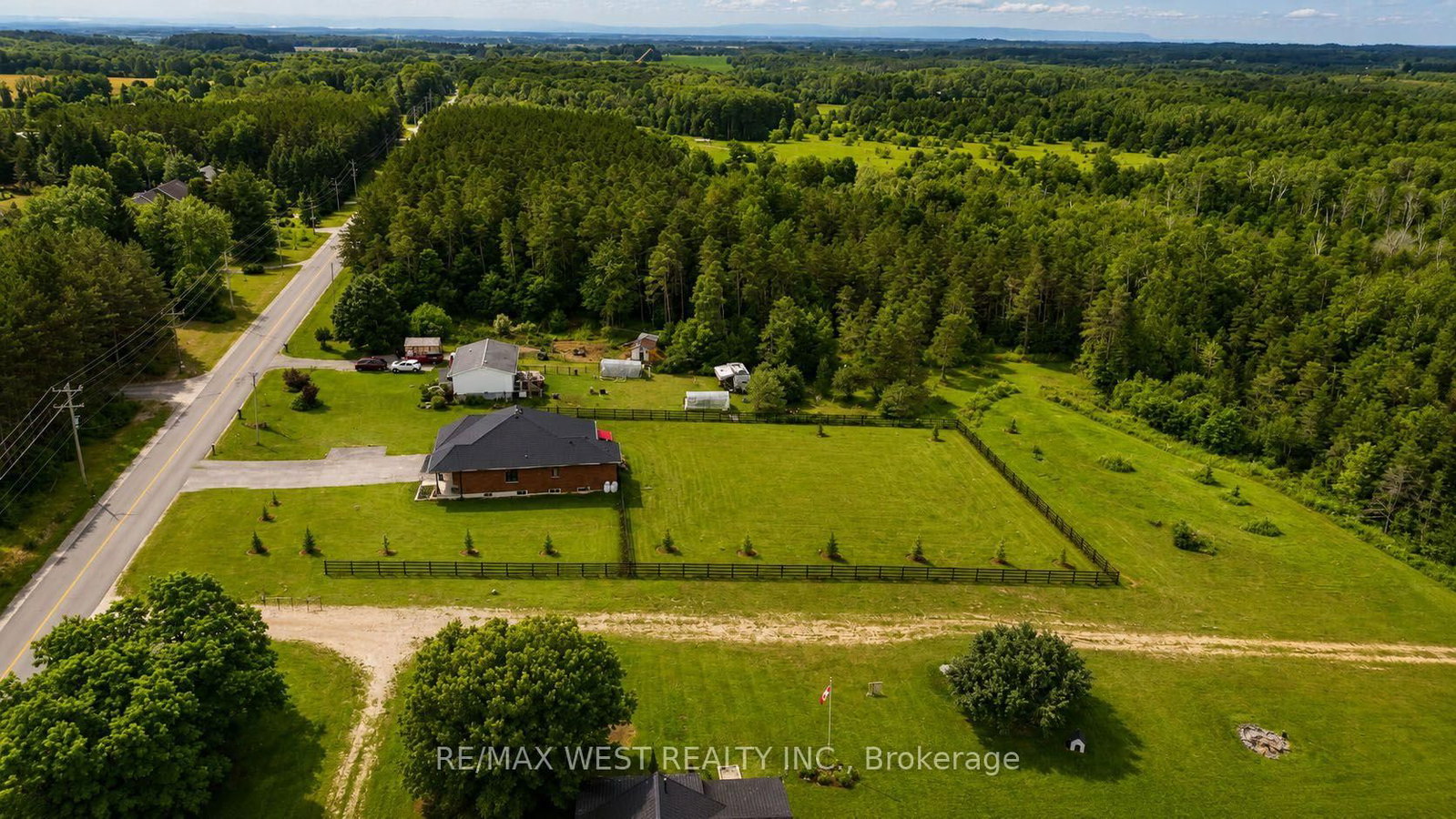 4098 Concession 12 Sunnidale Road • Clearview, ON photo 3