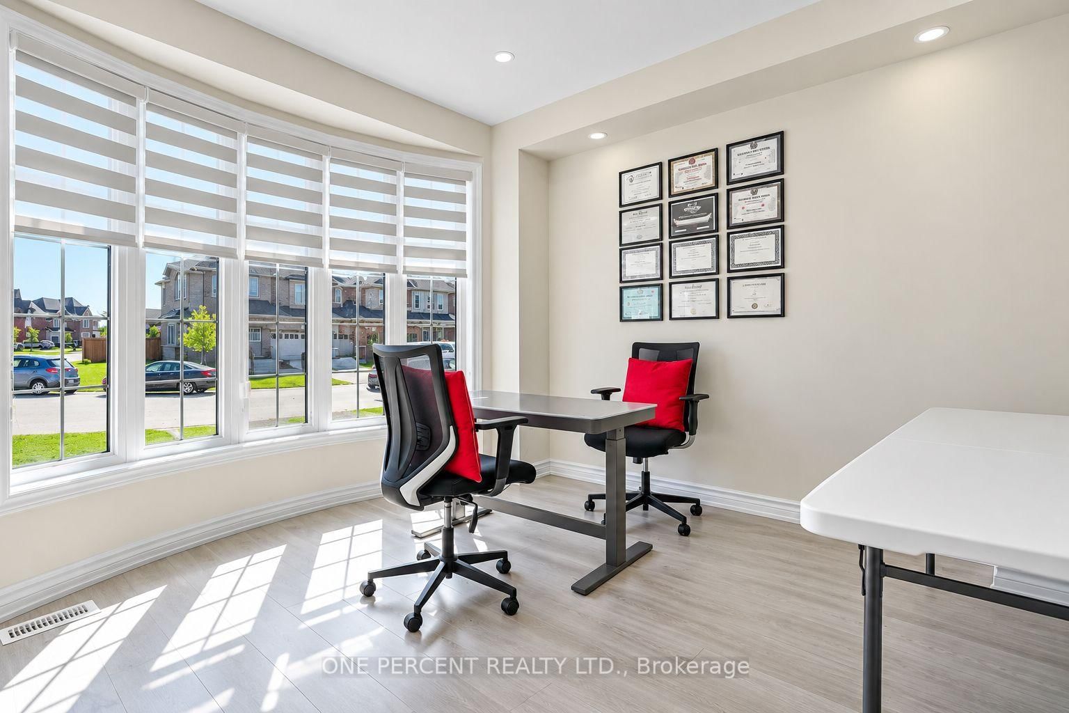 29 SANFORD Circle • Springwater, ON photo 8