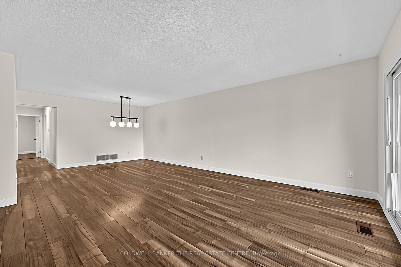 39 Highcroft Road • Barrie, ON photo 4