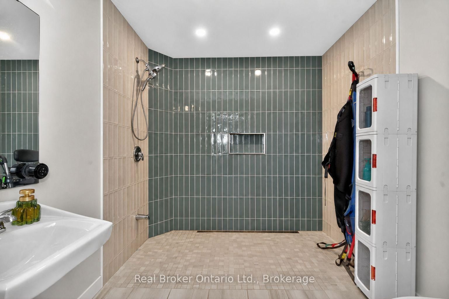 597 Lafontaine Road W • Tiny, ON photo 35