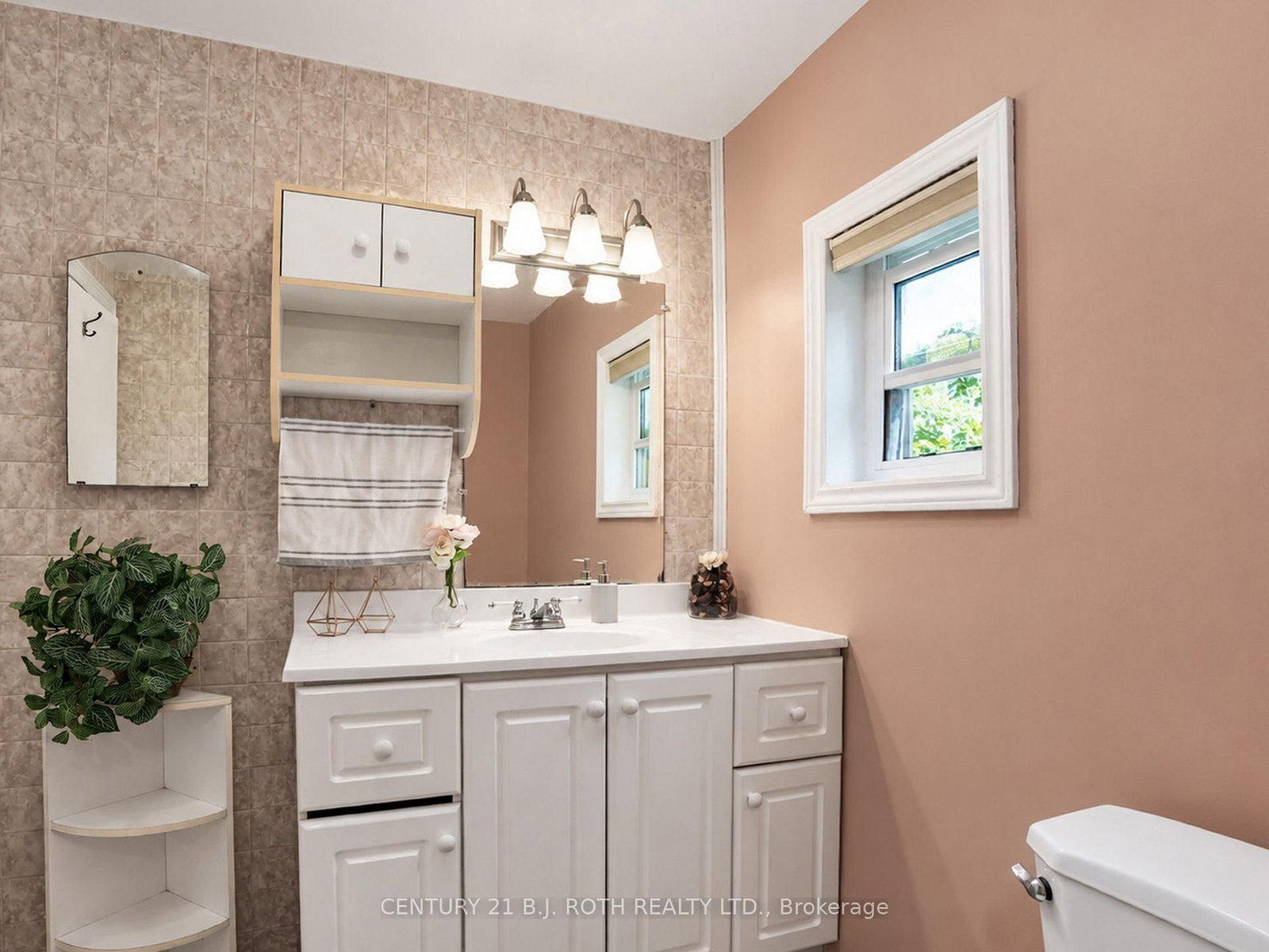 167 Laclie Street photo 7