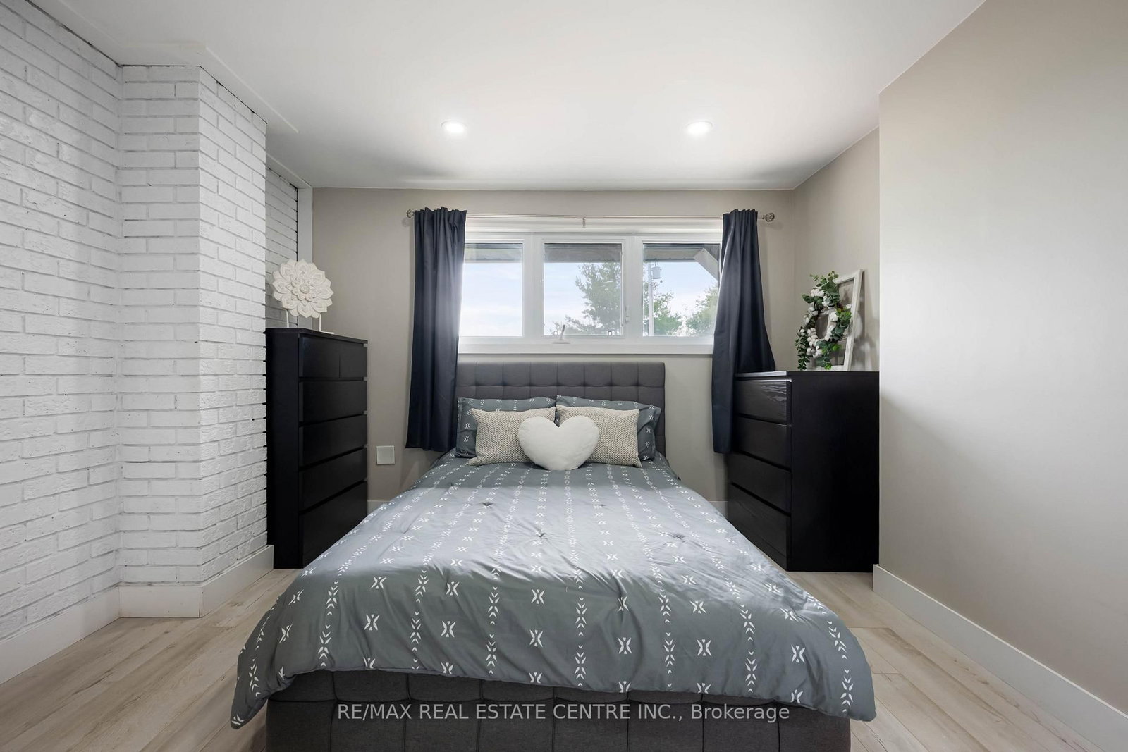 2570 Creemore Avenue • Clearview, ON photo 30