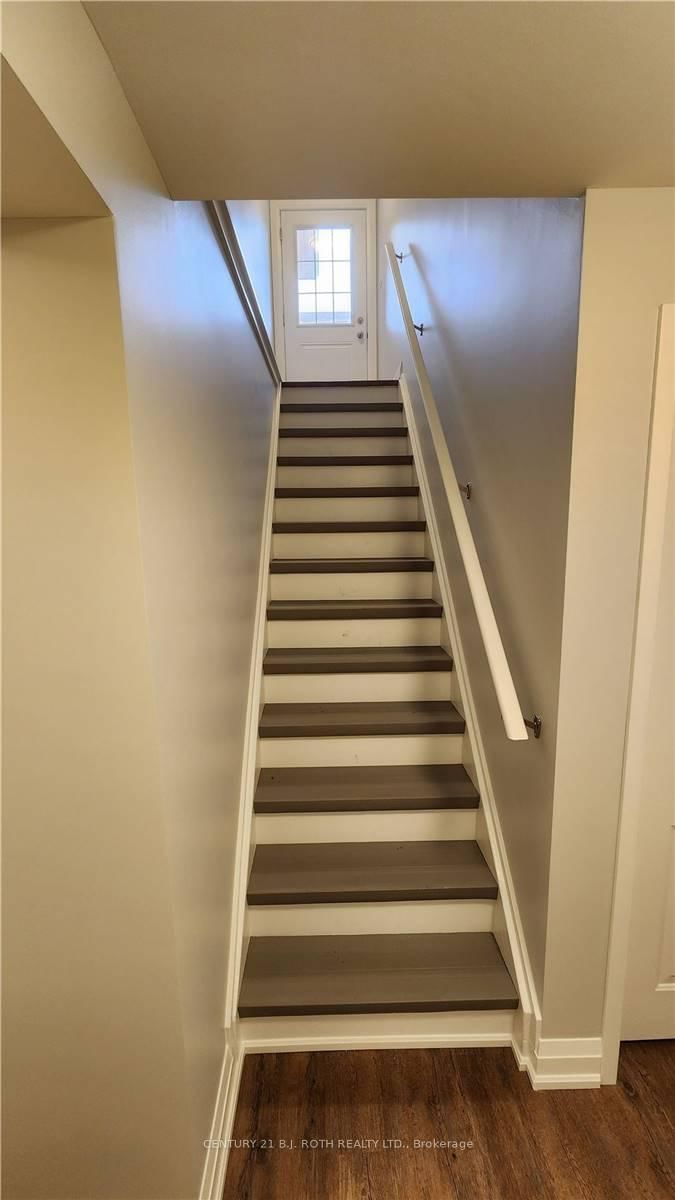 300 Cundles Rd W photo 3