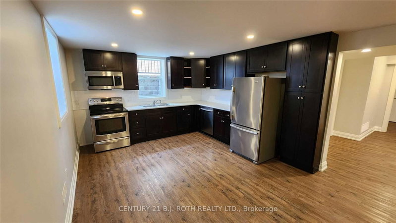 300 Cundles Rd W photo 4