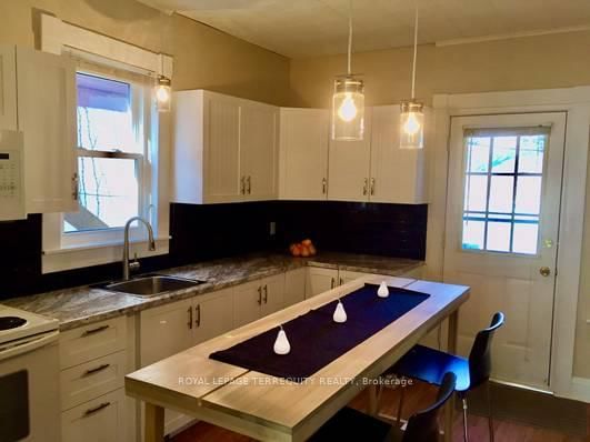 486 Hannah Street photo 2