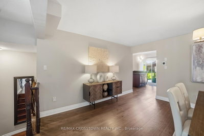 17 Counsellor Terrace • Barrie, ON photo 6