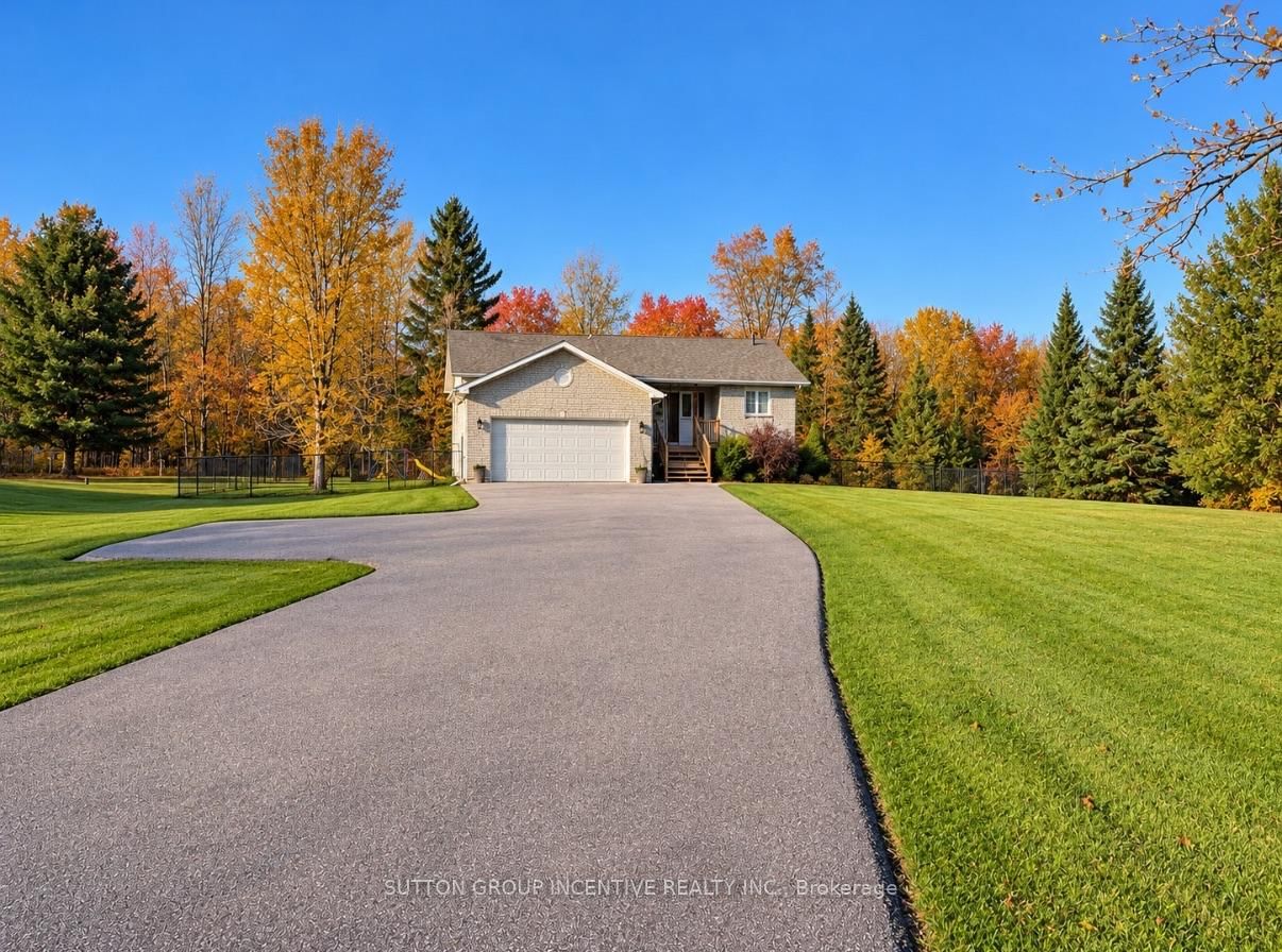 Detached House for sale at 5274 5 Sunnidale Concession Road, Clearview, Ontario, L0M 1N0 - New Lowell - MLS: S13803018