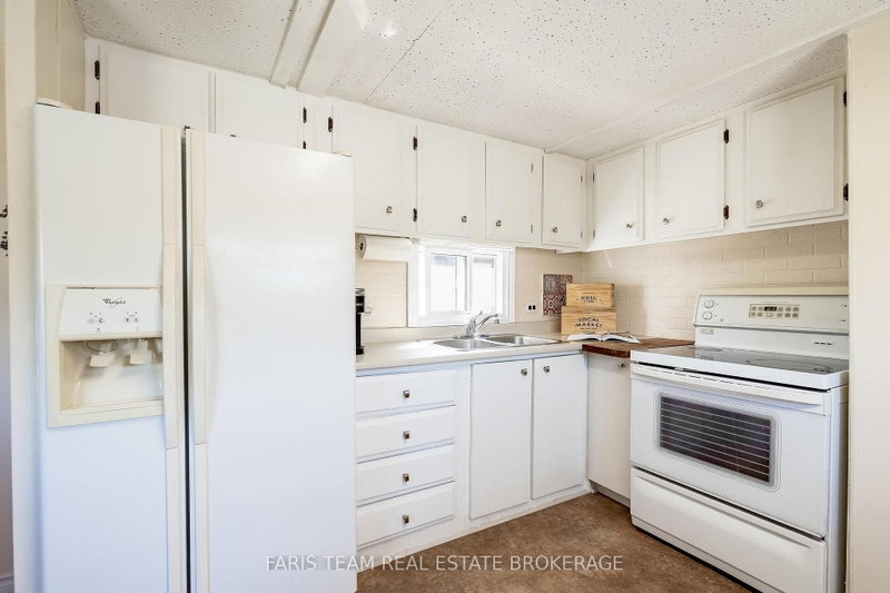 1295 Hilltop Rd photo 4