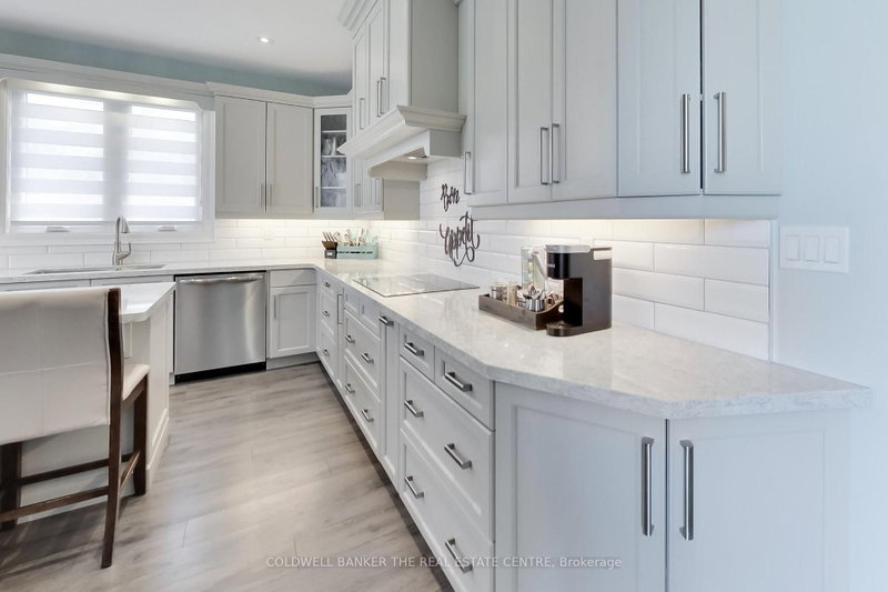 224 Lakeshore Road E