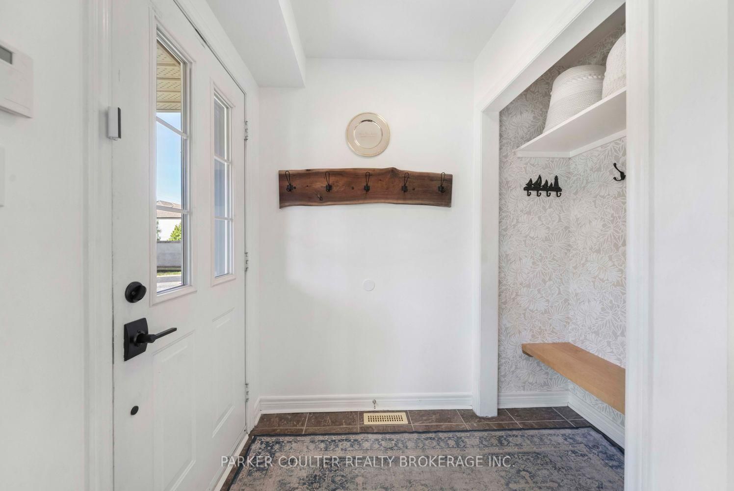 104 Bentley Crescent photo 6