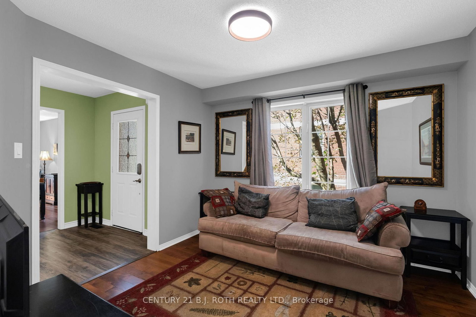 102 Holgate Street • Barrie, ON photo 5