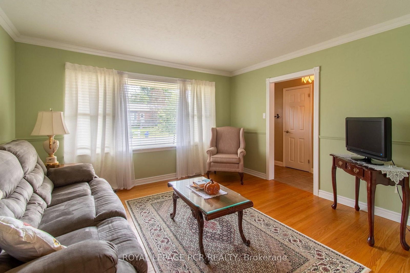 18 Oak Street photo 6