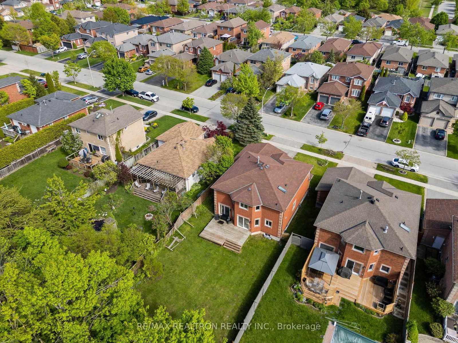 50 Holly Meadow Road • Barrie, ON photo 4