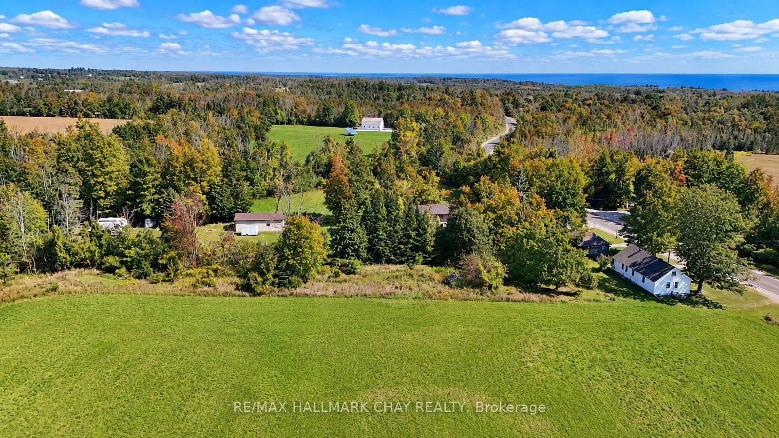 1402 Ridge Road E • Oro-Medonte, ON photo 3