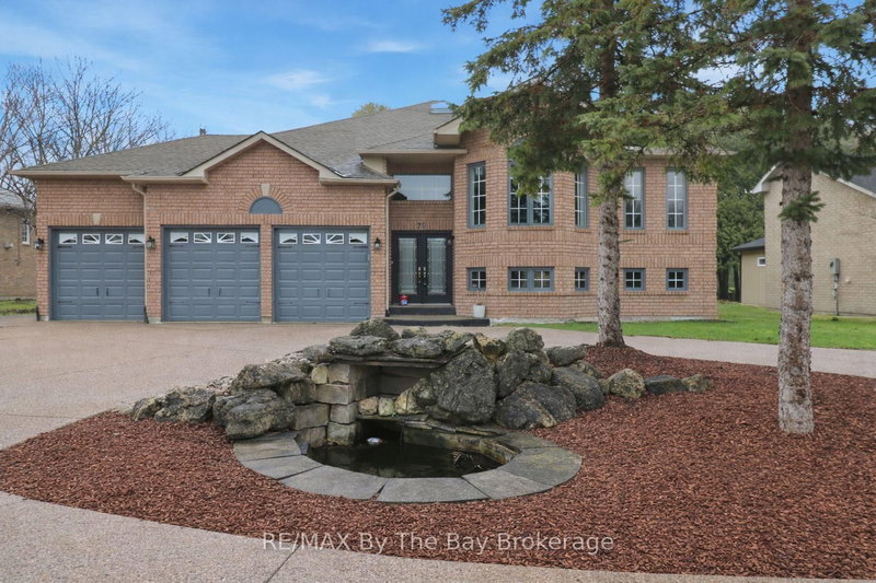 70 Fairway Crescent