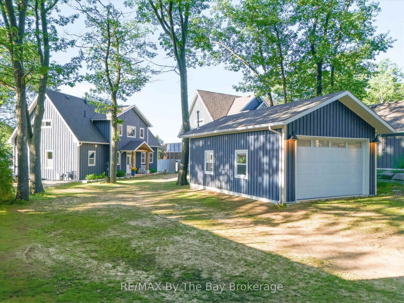 2056 River Rd W photo 4