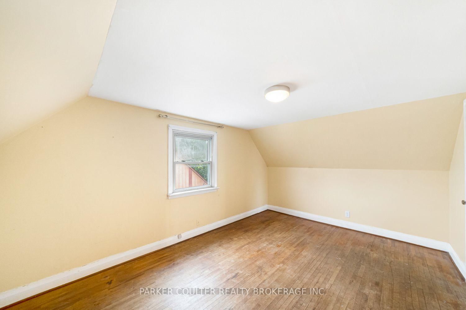 27 Campbell Avenue • Barrie, ON photo 26