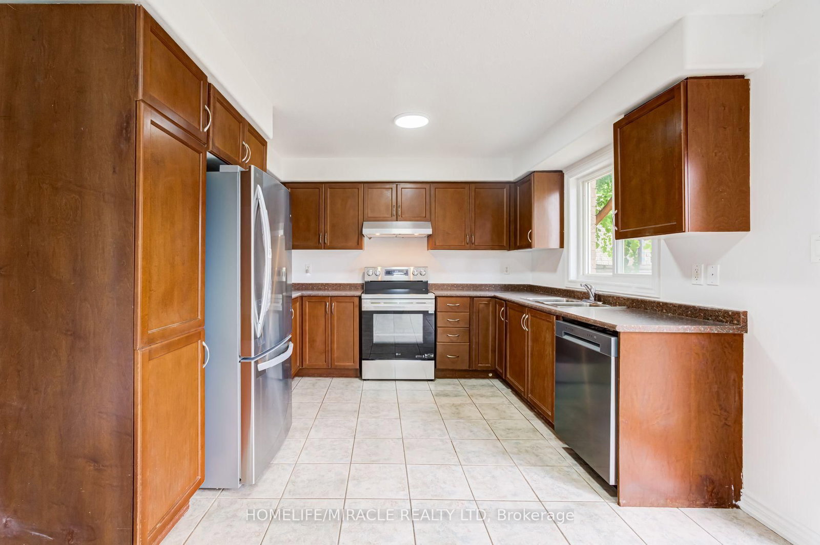 7 Empire Drive • Barrie, ON photo 9