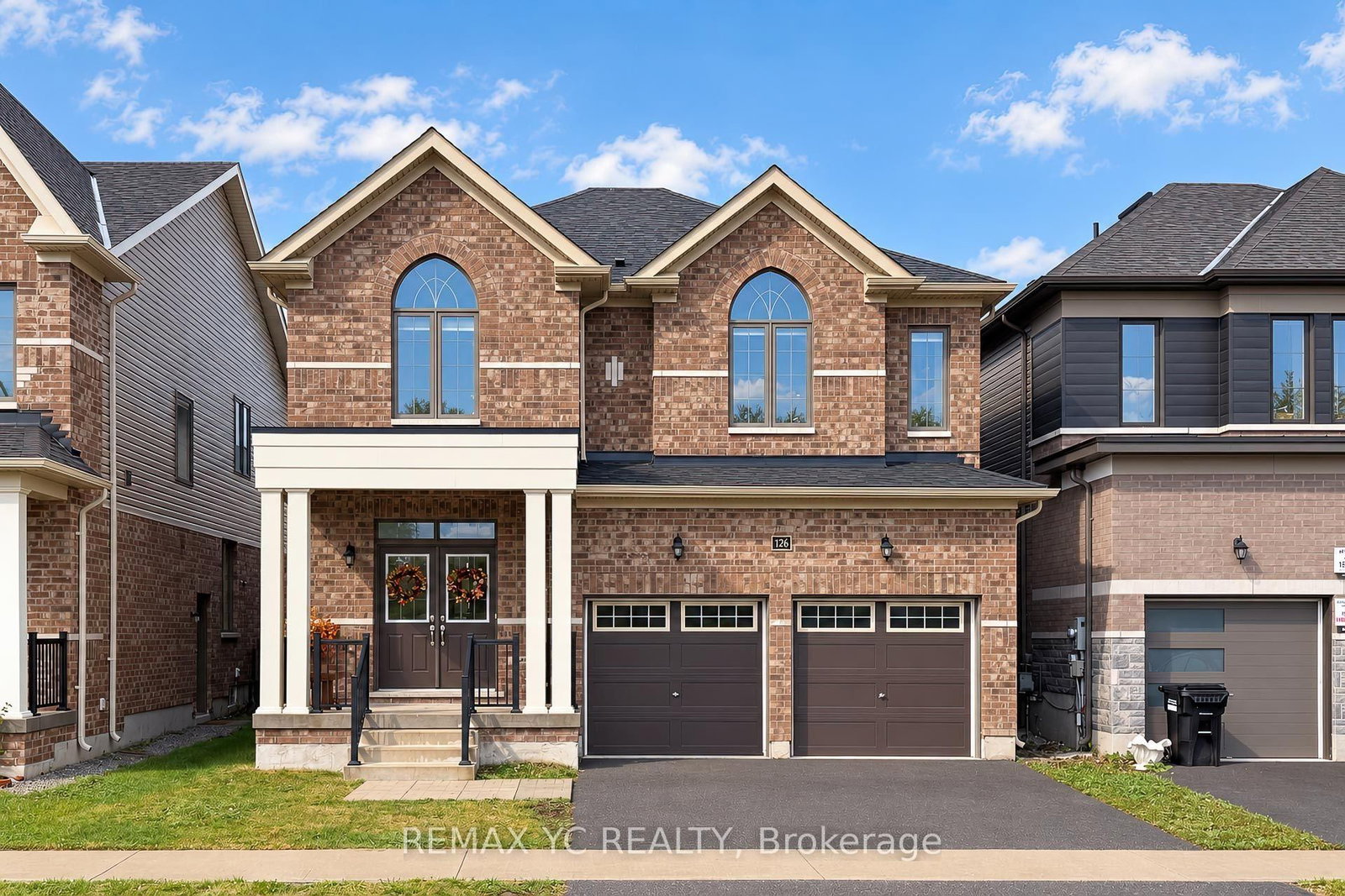 Detached House for sale at 126 Durham Avenue, Barrie, Ontario, L9J 0W7 - Rural Barrie Southeast - MLS: S13856492