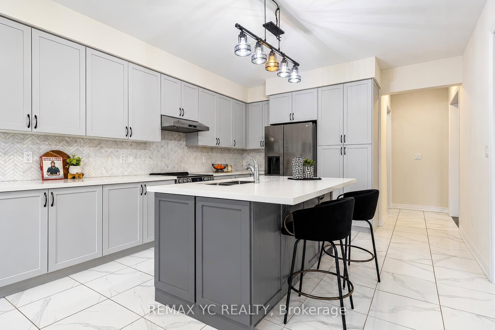 126 Durham Avenue • Barrie, ON photo 11
