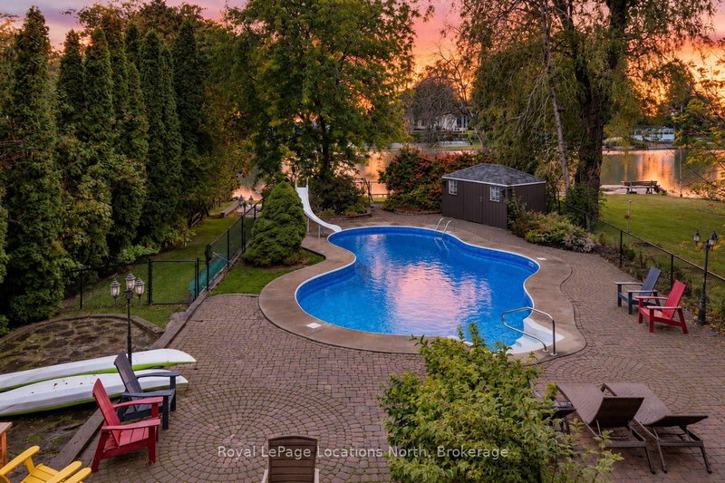 280 OXBOW PARK Dr photo 1