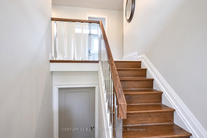 93 Grove St E photo 5
