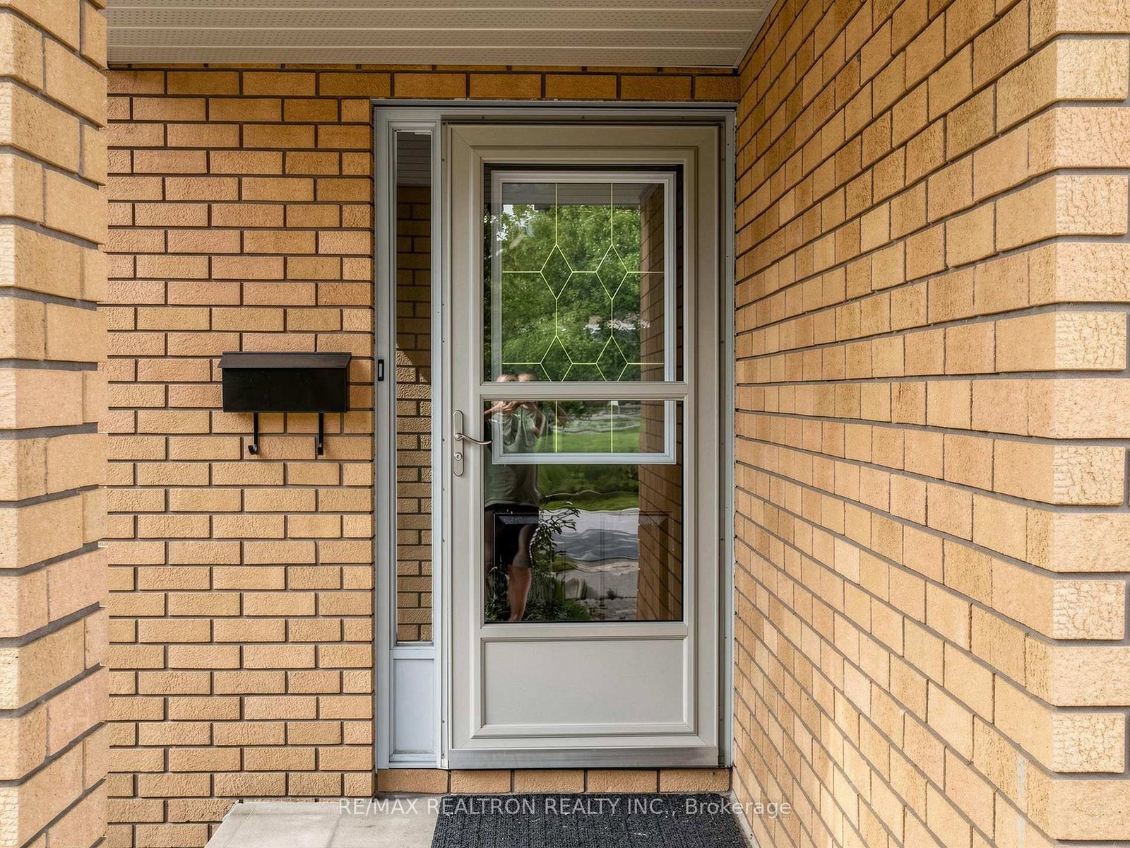101 Chieftain Crescent • Barrie, ON photo 2