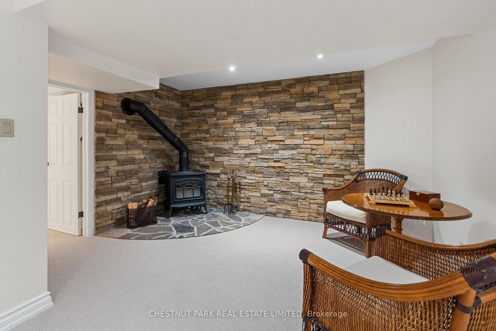 9 Mills Circle • Springwater, ON photo 33