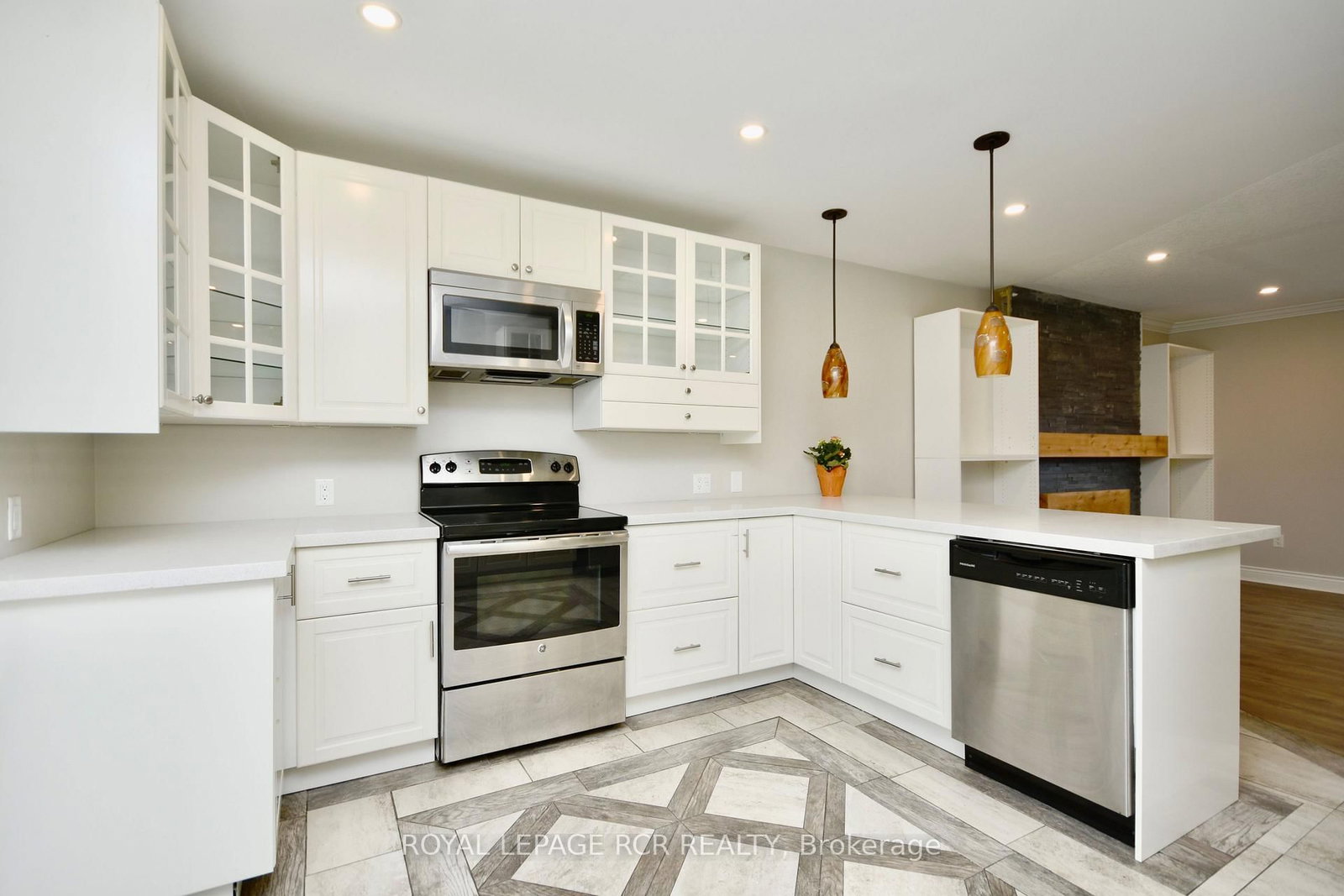 52 Drury Lane, Barrie 3
