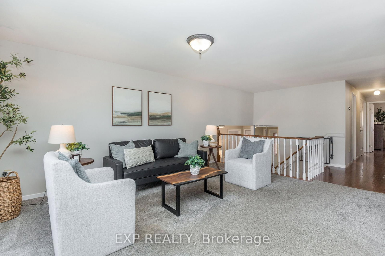 12 Craig Crescent • Barrie, ON photo 3
