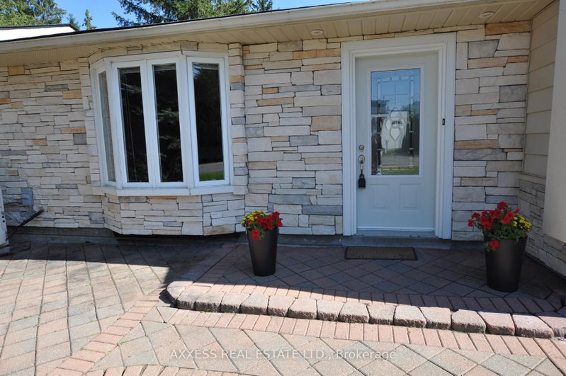 1 Pinetree Crt photo 4