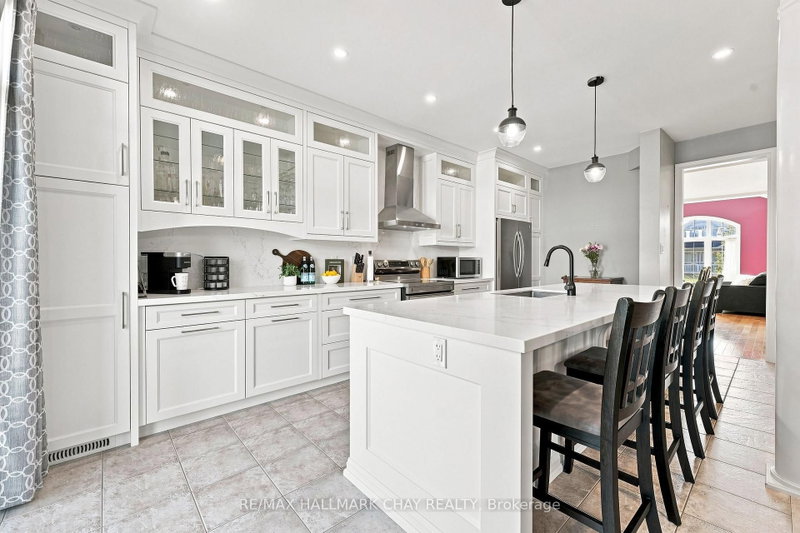167 The Queensway photo 2