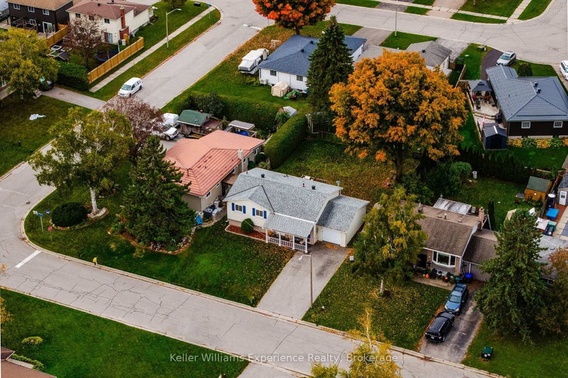 681 Harvey Ave photo 5