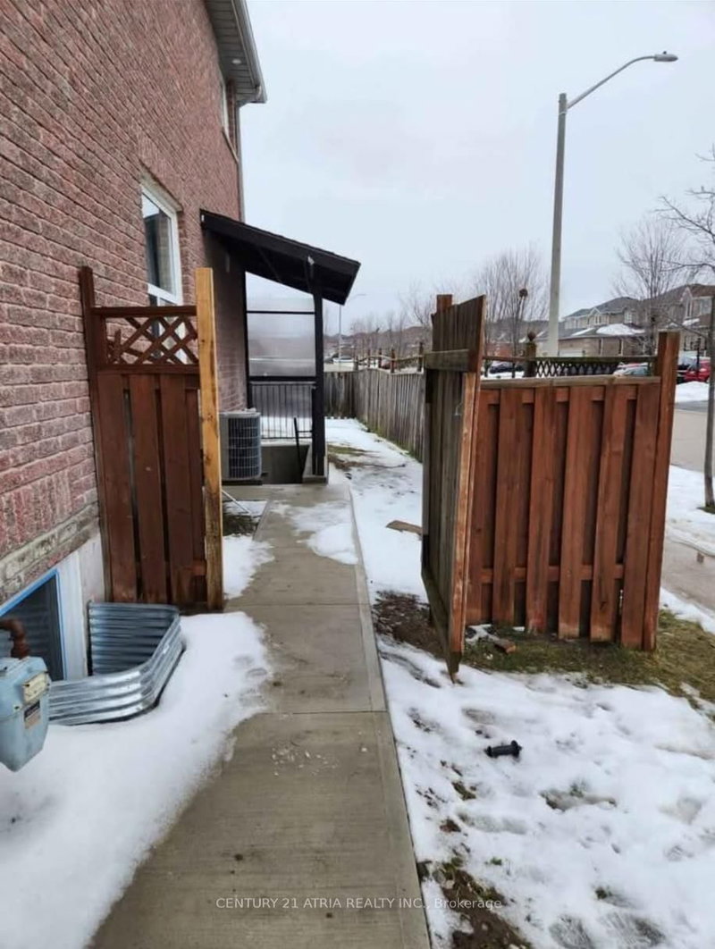 148 Dean Ave photo 2