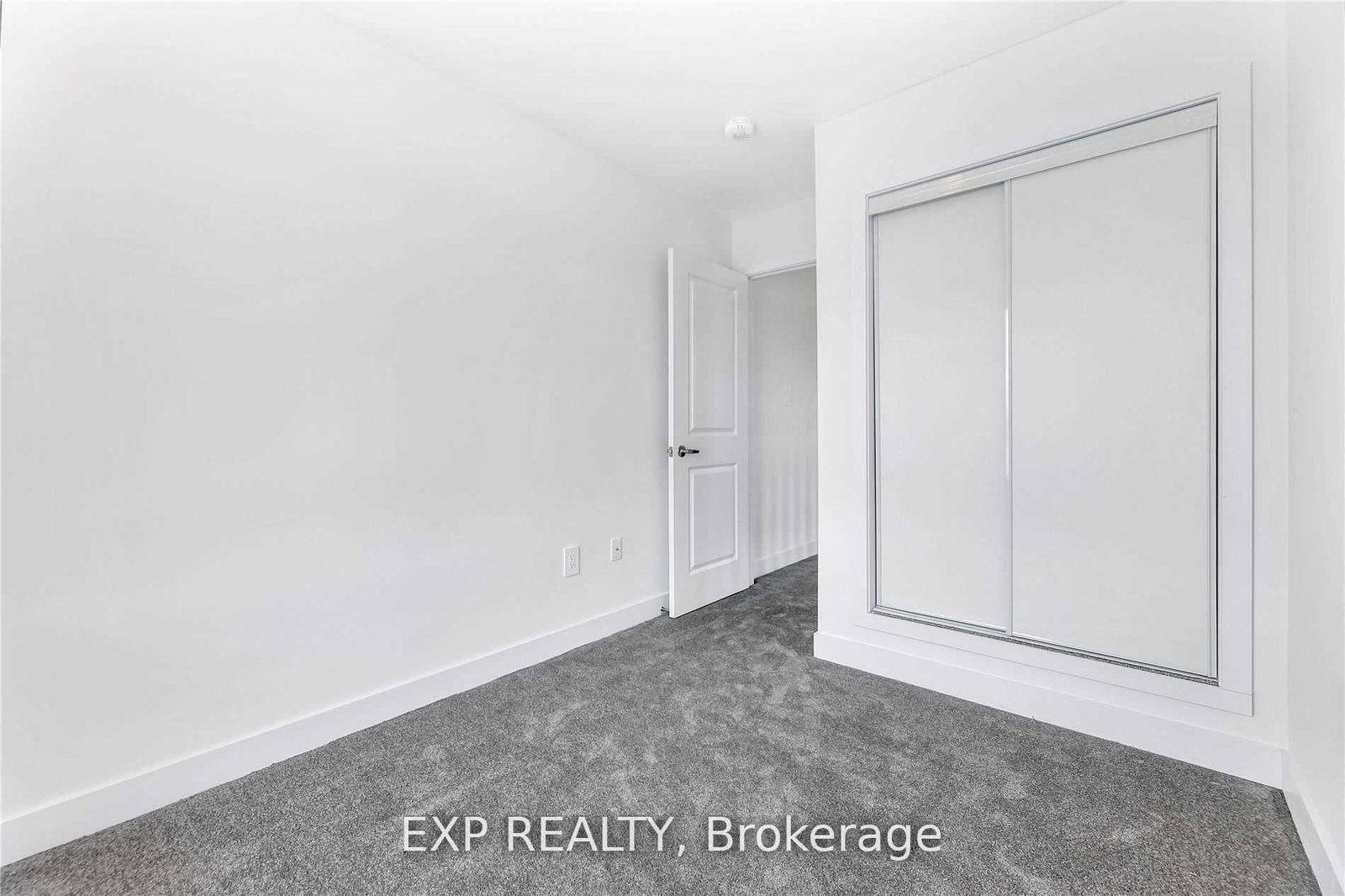 11 Evergreen Terrace • Barrie, ON photo 12