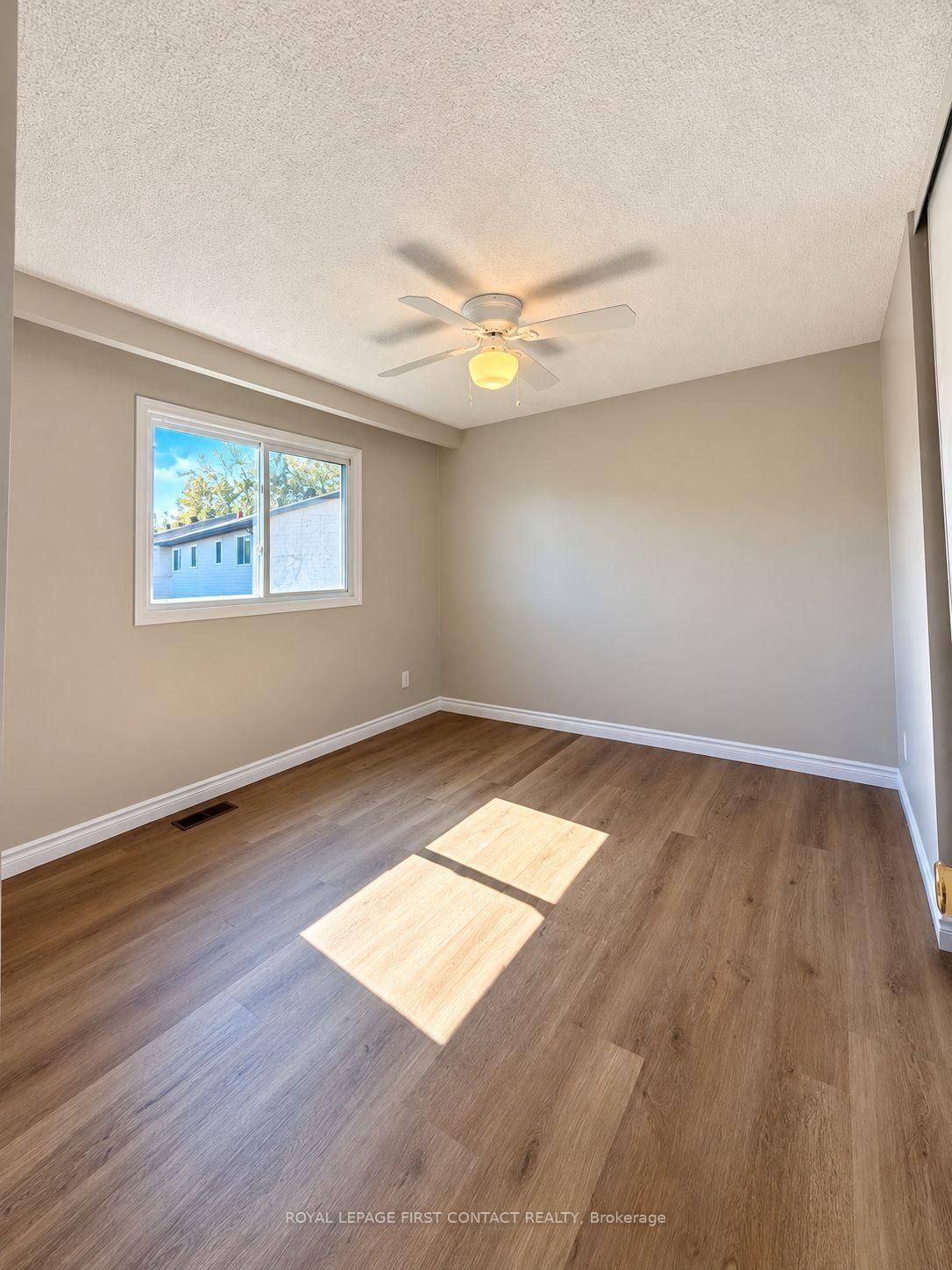 1095 Mississaga Street photo 8